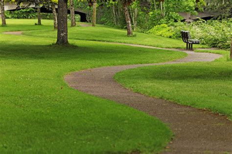 무료 이미지 경치 통로 잔디 작은 만 구조 도로 벤치 들 목초지 보도 도심 녹색 정경 공원 정원
