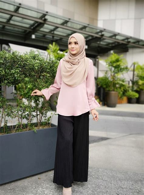 Modest fashion hijab hijab chic abaya fashion fashion outfits fashion muslimah fashion fashion muslim women fashion islamic fashion hijab dress. √ 30+ Model Blouse Muslimah (TRENDY, MODERN, PANJANG, TERKINI)
