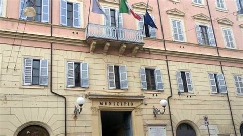 Genzano Manomessa La Bacheca Della Cisl Al Palazzo Comunale