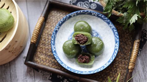 Sweet Green Rice Balls Enjoy Brisk Sales During Qingming Festival Cgtn