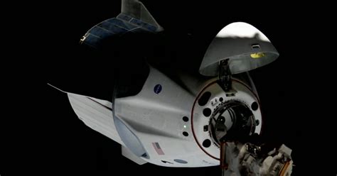 The spacex dragon 2 is a class of reusable spacecraft developed and manufactured by american aerospace manufacturer spacex as the successor to dragon 1, a reusable cargo spacecraft. Le Crew Dragon de SpaceX arrive avec succès à la station ...