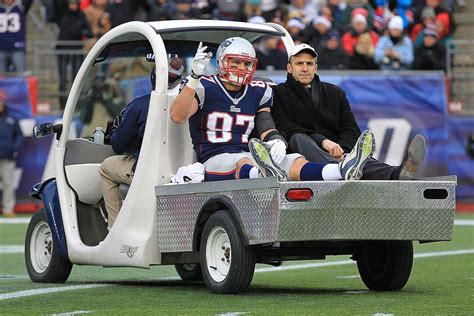 Patriots Rob Gronkowski Suffers Acl And Mcl Tear Cincy Jungle