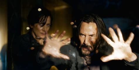 Matrix Resurrections Keanu Reeves In Una Scena In Cui Neo Usa I Suoi