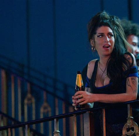 Pete doherty also has encounters with katie lewis from 2002 to 2004 and with portia freeman from 2000 to 2002. Doherty-Auftritt: Amy Winehouse ausgebuht und rausgepöbelt ...
