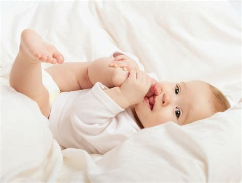 Los Pies De Los Bebés Cuidados Evolución Y Calzado Guía Completa