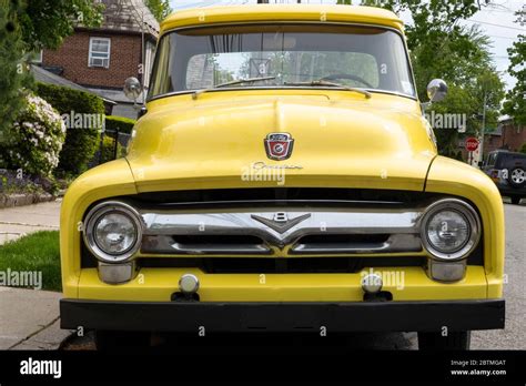 Ford F100 Pickup Truck Hi Res Stock Photography And Images Alamy