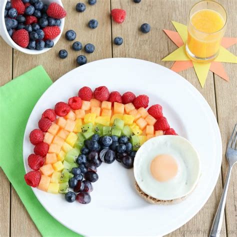 Turn kids on to salad with this one that's fun to assemble and eat. 11 Fun and Colorful Rainbow Crafts for Kids | Cuddles & Chaos
