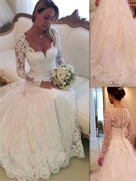 So lassen sich die kosten für das kleid reduzieren und das budget eurer hochzeit etwas schonen. Duchesse-Linie V-Ausschnitt Lange Ärmel Spitze Hof ...