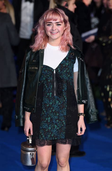 Maisie Williams Pink Hair At Paris Fashion Week See Pics Life And Style