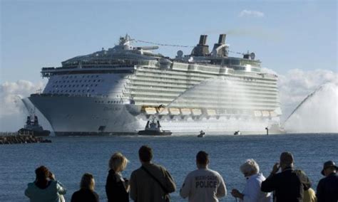 Worlds Biggest Cruise Ship Ever 33 Pics