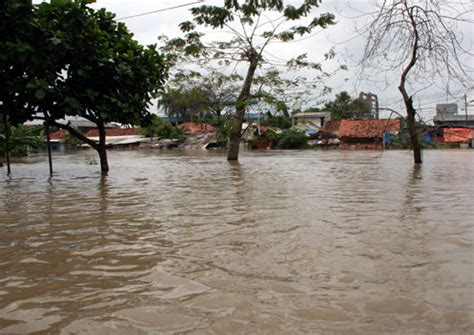 Banjir di Pantai Timur 2010 terkini meragut 1 nyawa  MiLo SuaM