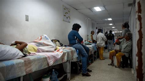Más de mil 500 personas mueren a diario en hospitales venezolanos
