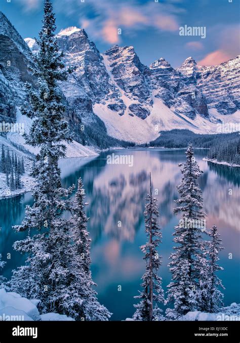 First Snow Of The Season On Moraine Lake Banff National Park Stock