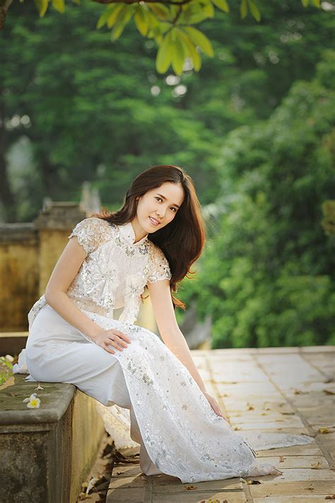 Nguyen Thi Ha So Gentle In White Ao Dai Girl Xinh