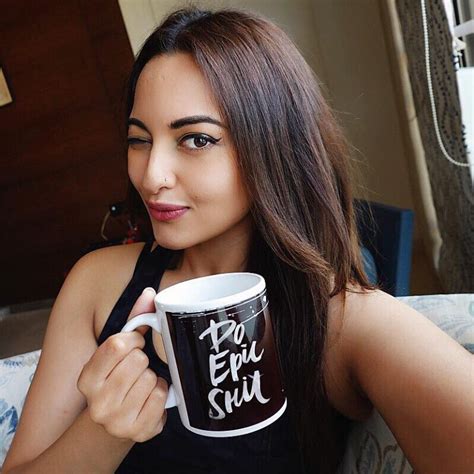 Actress Sonakshi Sinha Recent Unseen Selfie Clicks Hd Gallery Gethu