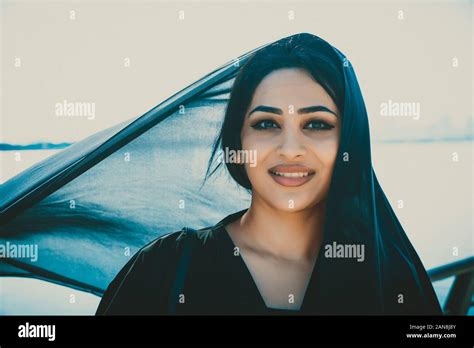 Beautiful Dubai Woman Hi Res Stock Photography And Images Alamy