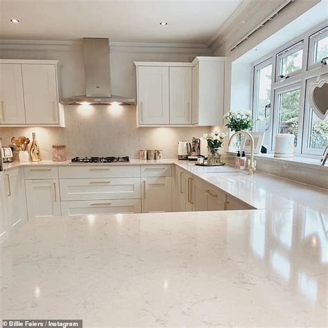 Her father is lee faiers and her mother is suzanne faiers. Billie Faiers and Greg Shepherd's £1.4 million Essex dream ...