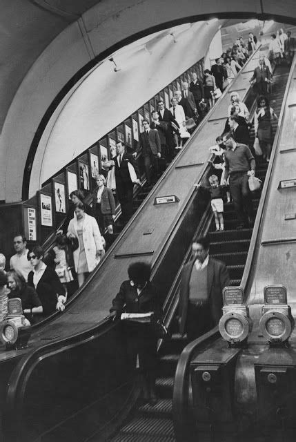 31 Gorgeous Photos Of The London Underground In The 1950s And 1960s
