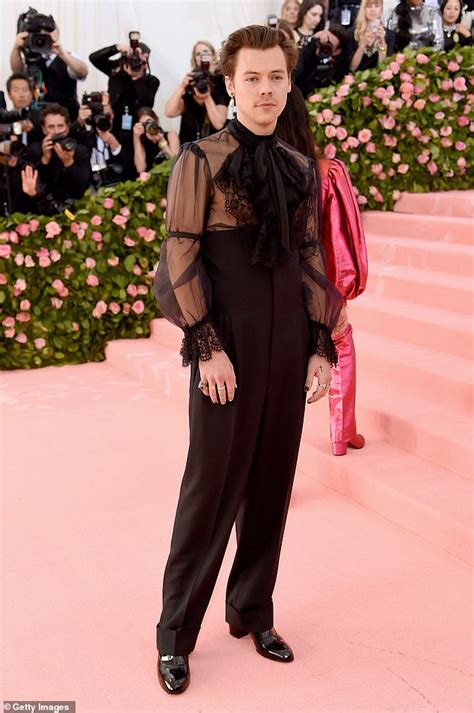 Https://flazhnews.com/outfit/harry Styles Feminine Outfit
