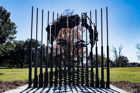 公民権運動の英雄、ローザ・パークスをたたえるアメリカの記念物 American View
