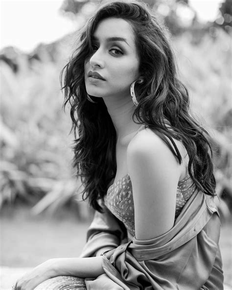 Like It 👍 Or Love It 😘 Shraddha Kapoor Looks Super Gorgeous Bollywood Celebrities Backless