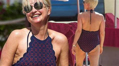 Ageless Emma Forbes Shows Off Youthful Figure In Stylish Swimsuit