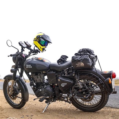 A modern reworking of the old legend, taking its styling cues from the simplicity of our earliest 1950's machines and combining that celebrated design and heritage with all the advantages. Royal Enfield Classic 500 Stealth Black Motorbike | The ...