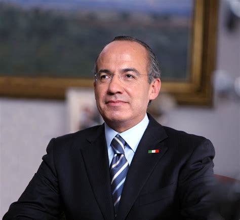 He's the son of the founders of the national action party (pan), and after studying law and economics in mexico and. Ex presidente de México Felipe Calderón dona su pensión ...
