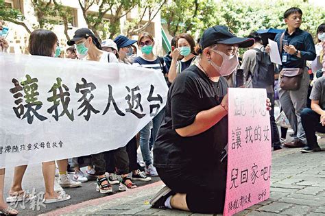 Jun 24, 2021 · 【now新聞台】政府將英國提升至甚高風險地區，收緊從英國抵港人士的檢疫要求，下周一生效。 政府指，近期英國疫情持續反彈，加上多宗帶有l452r變種病毒的輸入個案，都涉及從英抵港人士，因此提升英國至甚高風險地區，下周一起生效。所有在登機前21天內曾逗留英國的人，登機前須出示72小時. 11低風險地區境外生優先 港澳生准返台未納大陸 - 20200618 - 中國 - 每日明報 - 明報新聞網