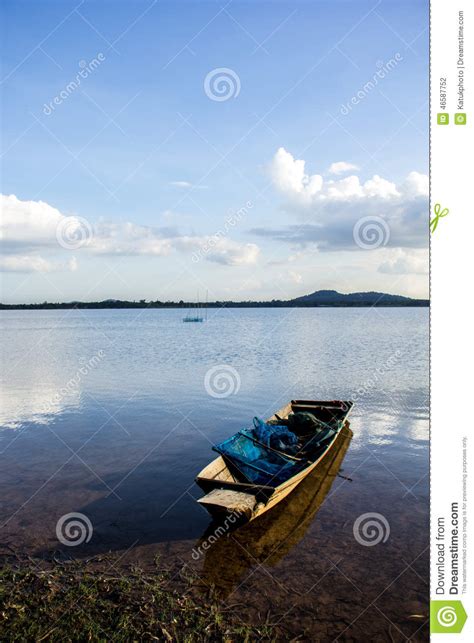 Fishing Boats Old Old Rivers Mountains Clear Waters Beautiful