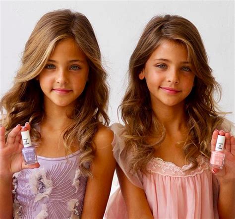 ‘world’s Most Beautiful Twins’ Are Now Famous Instagram Models Viral Sharks In 2022 Famous