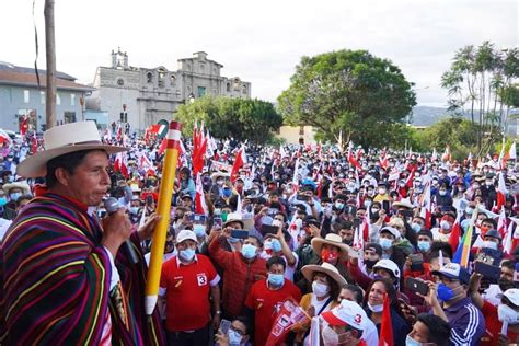El candidato presidencial de perú, pedro castillo, del partido perú libre. Pedro Castillo ahead in Peruvian elections but results ...