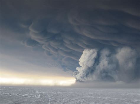 Over 4500 Earthquakes Hit Iceland As Volcano Shows Sign Of Eruption Nature Clouds Science