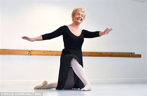 Britains Oldest Ballet Dancer Passes Elite Exam Aged 80 Daily Mail