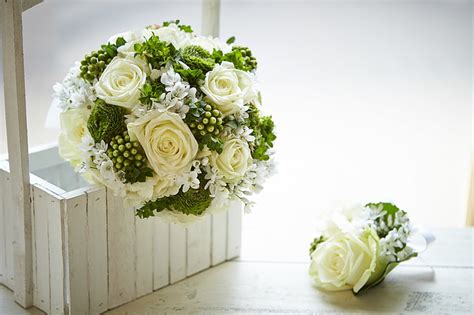Hd Wallpaper White Rose Bouquets Flowers Box Roses Bouquet Roses