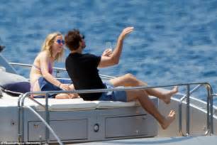 Emily Blunt And John Krasinski Enjoy Boat Day In Italy Daily Mail Online