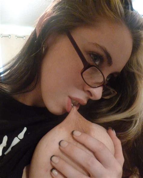 Topless Teen Biting Her Finger Top Porn Photos Comments