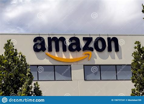 Amazon Logo On Amazon Building Editorial Photo - Image of store ...