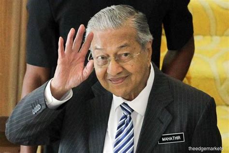 Persekolahannya tergendala ketika jepun memerintah malaya. Tun Dr Mahathir Mohamad celebrates 95th birthday today ...