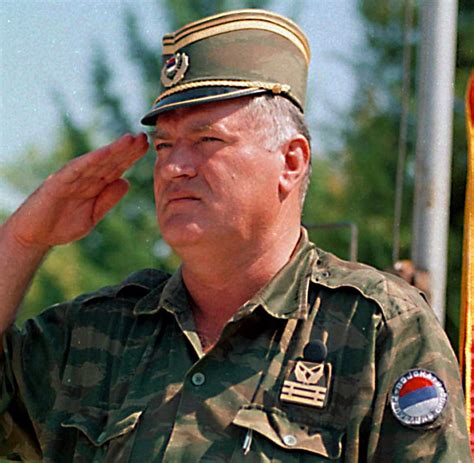 Mladić comandou diretamente o massacre de srebrenica em julho de 1995, assassinando mais de oito mil muçulmanos bósnios 1 e o cerco de 43 meses a. Srebrenica: Wo ist der Kriegsverbrecher Ratko Mladic? - WELT