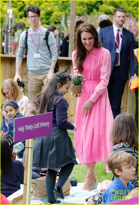 Princess Catherine Joins Young School Kids For A Picnic At Chelsea