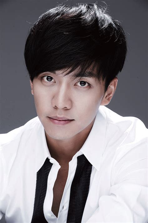 He began his performance as a model but soon began concentrating on acting as much as possible. NOREGA WIKI: LEE SEUNG GI "SEUNG KI"