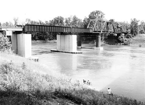 Through Truss Railroad Bridge Over Trinity River Us 59 Flickr