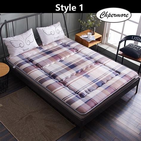 The tatami features an even sleep surface that provides a touch of pressure relief. Chpermore 100% Cotton Keep warm Mattress Thicken Foldable ...