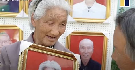 Photographer Gives 3000 Free Funeral Portraits To Elderly People