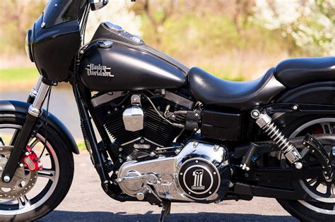 The instrument cluster setup also includes dual trip meters, a. 2016 Harley-Davidson® FXDB Dyna® Street Bob® (Denim Black ...
