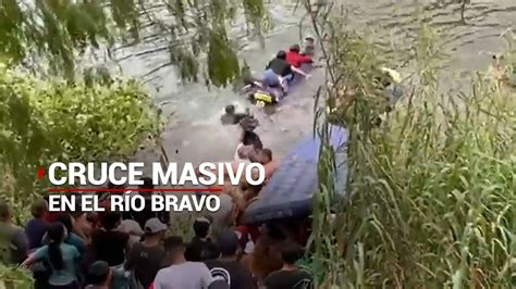 Cruce Masivo De Migrantes Por El Río Bravo Usan Colchones Como Balsas