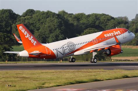 Picture Easyjet Puts A320neo Into Service