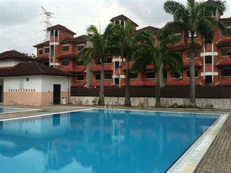 Located in taman universiti, skudai, johor bahru, arfaan guest various dining options are available at the aeon shopping mall located 5 minutes drive away. Partially Furnished Room In Apartment For Rent At Taman ...
