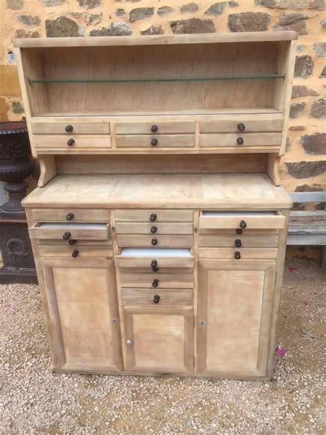 Så här uppdaterar och refinish pickled cabinets. 20th Century French Pickled Dentist Cabinet, 1940s For ...
